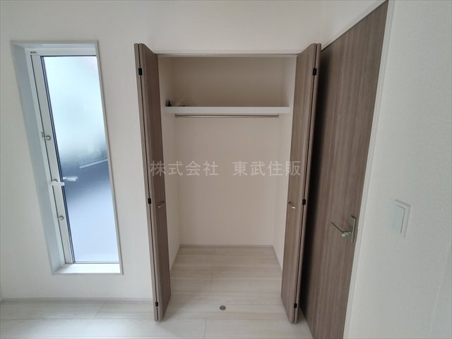 【収納】 | 狭山市富士見2丁目　全2棟　1号棟 | 洋室11.25帖南東側収納
