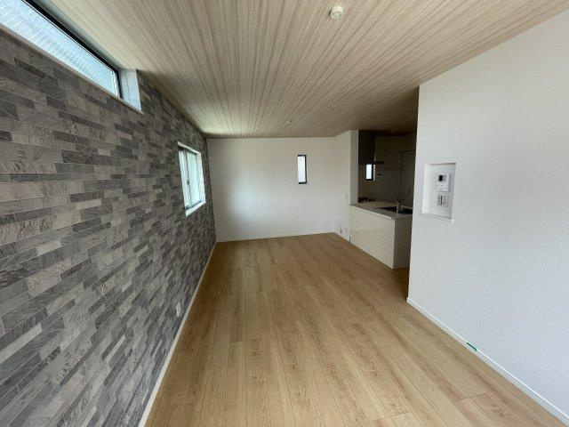 須山町　未入居一戸建ての居間・リビング|LDK16.0帖
■物件内覧・資金計画相談・住宅ローン相談、リフォーム相談、お問合せ受付中■
※当日・翌日のご内覧、ご相談はお電話でのお問合せがスムーズです！