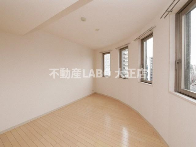 ウィルテラスなんば南の洋室