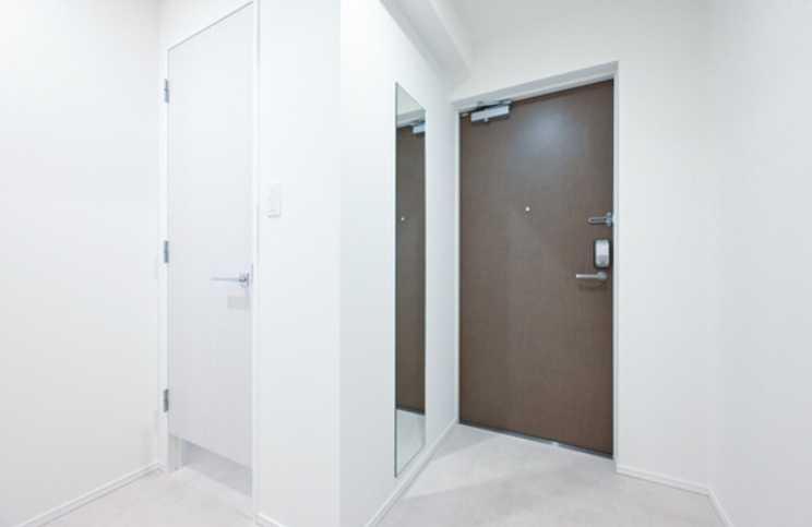 JP noie 駒沢大学　築浅　ネット無料　オートロックの玄関