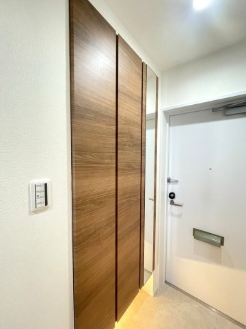 リーベン江波南のその他|玄関にはシューズボックスが設置されています。