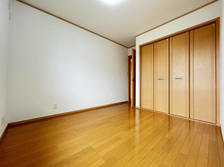 【洋室】 | 厚木市下荻野 中古戸建て | 洋室（中）5.3帖