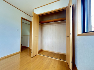 【収納】 | 厚木市下荻野 中古戸建て | 洋室（右）収納部分