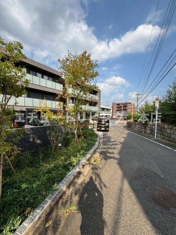 ALLUREの周辺