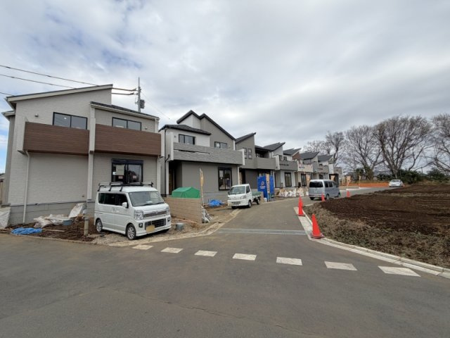 所沢市下安松 全11棟 新築分譲住宅の前面道路含む現地写真