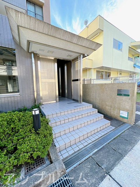 ウィルあじまのエントランス