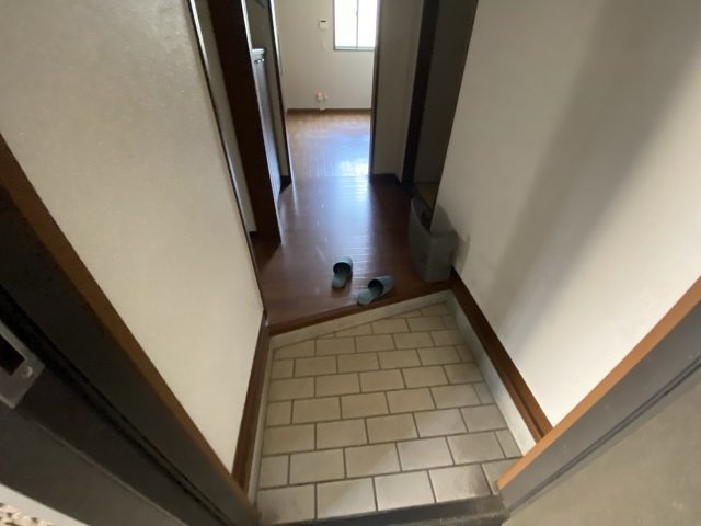 エコーズユタカ D棟の玄関