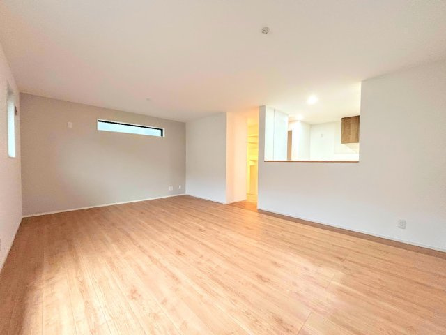 港南区丸山台2丁目　新築戸建ての居間・リビング|◆リビングは一日中太陽の光が射し込みます。家族が集まる空間は、自然と笑顔が溢れます！
