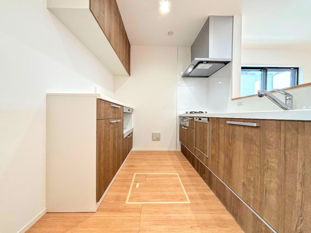 港南区丸山台2丁目　新築戸建てのその他|【モデルハウス】◆デザイン性と機能性を兼ね備えたキッチンです。リビングスペースとの一体感が生まれ、広々空間を演出してくれます。