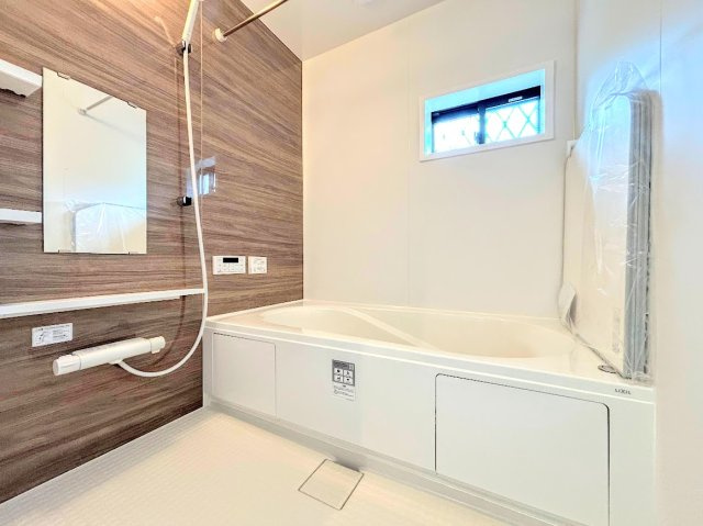 港南区丸山台2丁目　新築戸建てのその他|【モデルハウス】◆お子様と一緒にバスタイムを楽しめる広々空間。浴室乾燥機付で心地よいバスタイムを実現します。