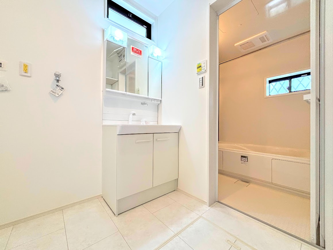 港南区丸山台2丁目　新築戸建てのその他|【モデルハウス】◆毎日使う場所だから、機能的で使いやすさに配慮したパウダールーム。すっきりと使えるように収納も豊富にご用意しています。