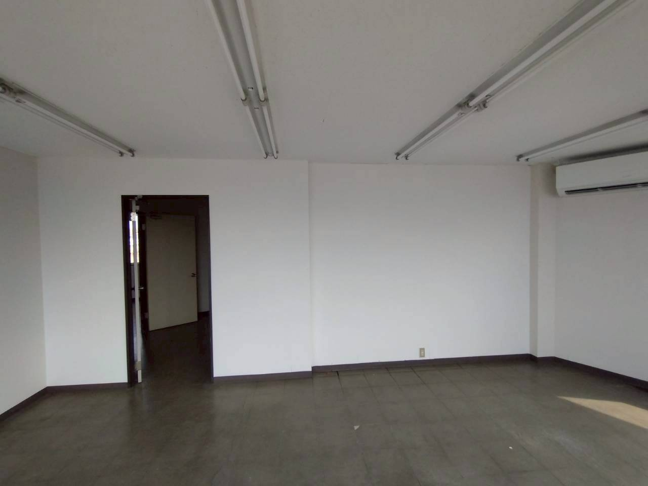 横山町 天野様事務所の内装