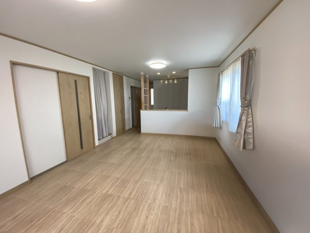 清瀬市中里5丁目2020年築戸建の居間・リビング|※画像は家具消去のCG加工が行われております。