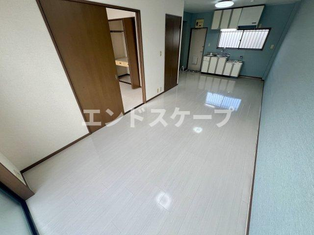 コミューン岩嶋　Ａの居間・リビング|高崎、前橋、伊勢崎エリアのお部屋探しはエンドスケープまで！お客様の理想お聞かせ下さい♪
内装の色味が画像と異なる場合がございます。