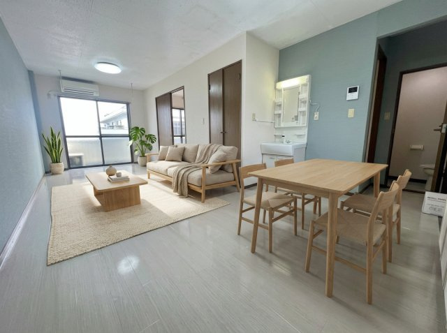 コミューン岩嶋　Ａの居間・リビング|高崎、前橋、伊勢崎エリアのお部屋探しはエンドスケープまで！お客様の理想お聞かせ下さい♪
内装の色味が画像と異なる場合がございます。