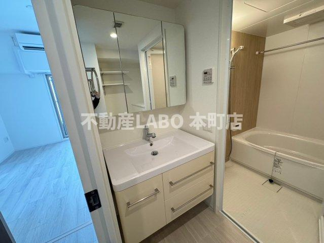 セレニテフラン難波の洗面所