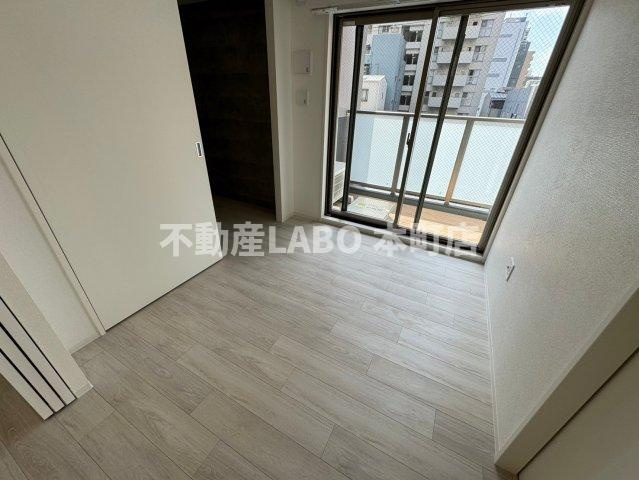 セレニテフラン難波の洋室