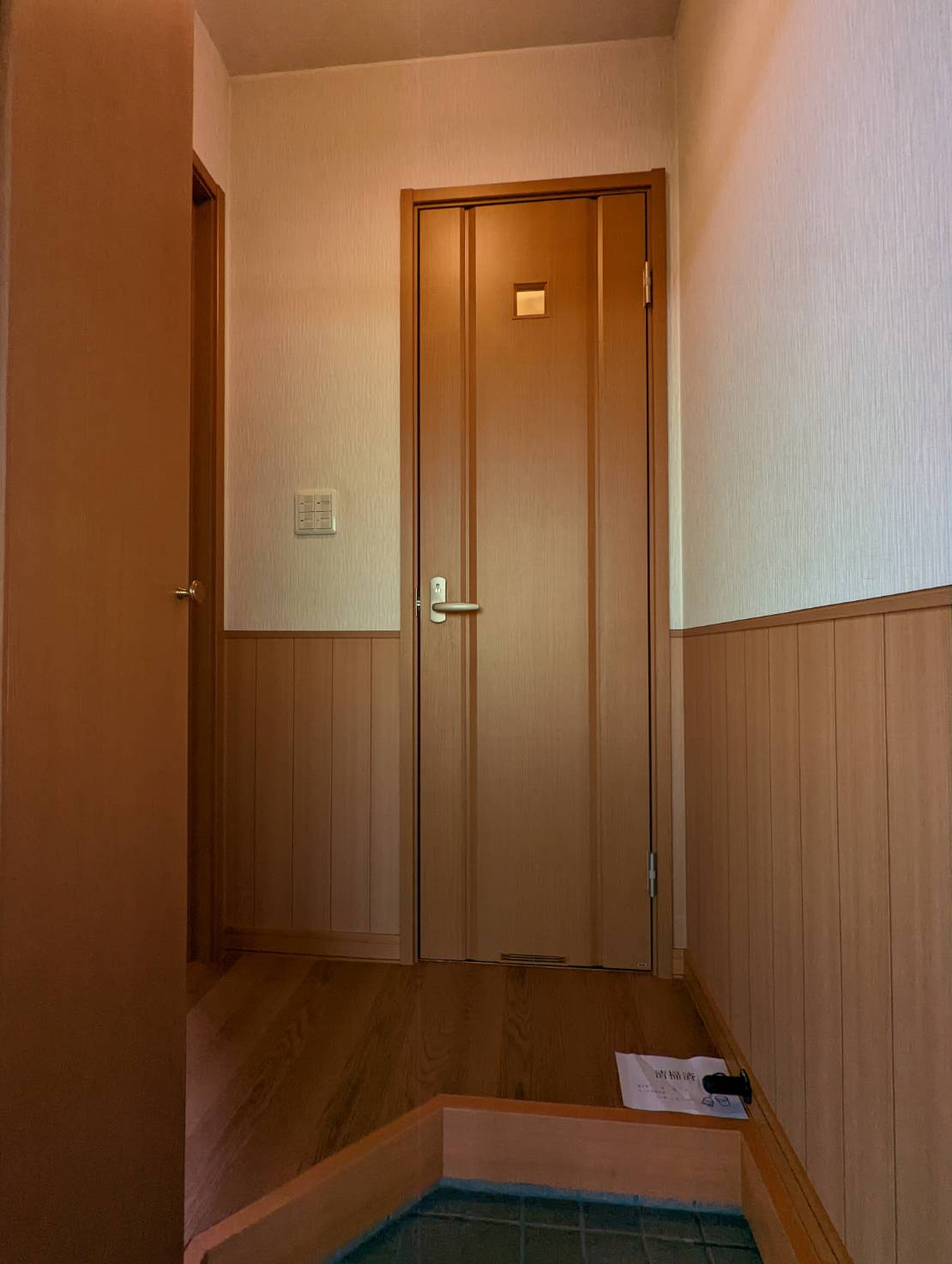 文苑2丁目　ロイヤルエステートLの玄関