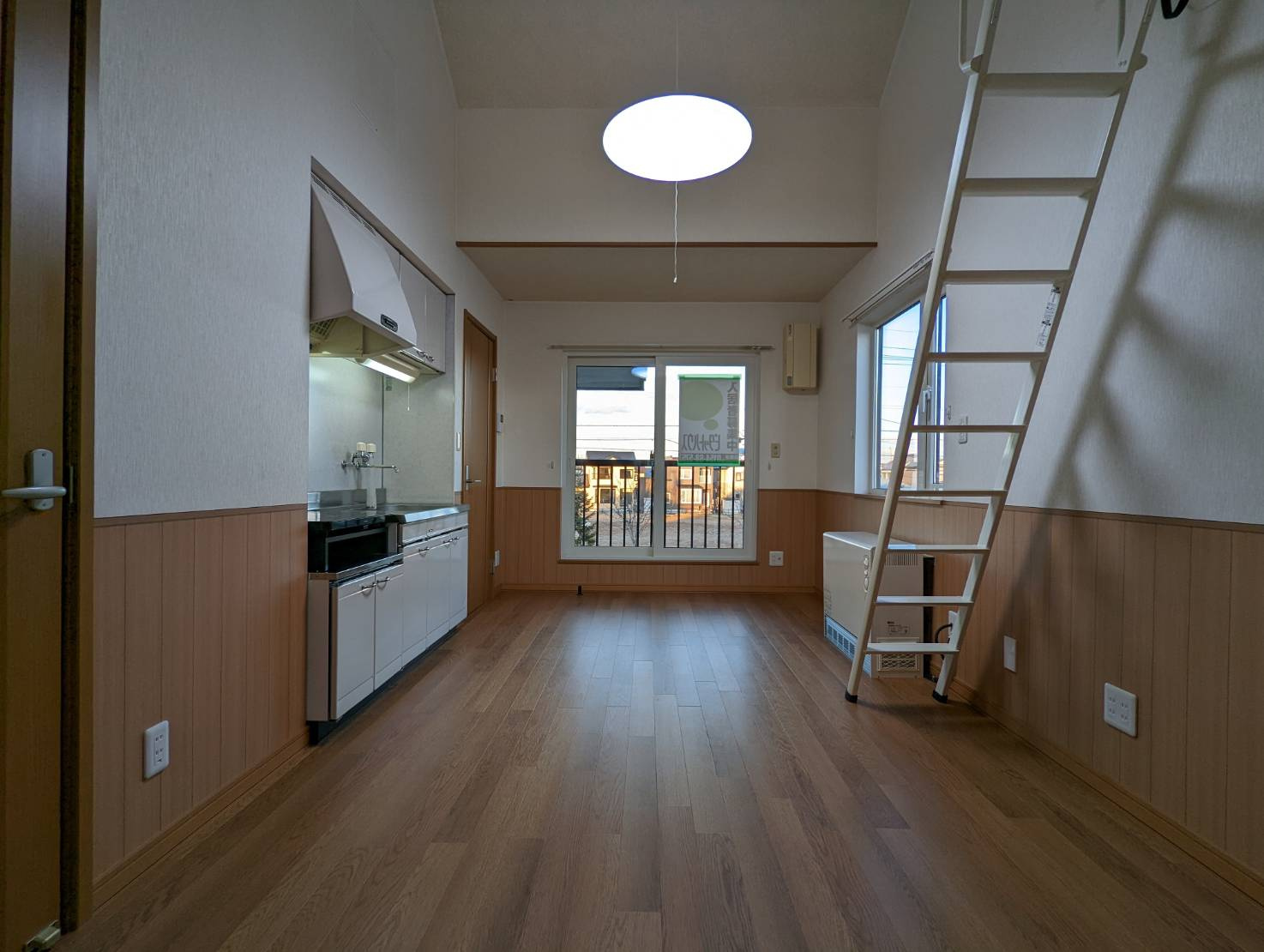 文苑2丁目　ロイヤルエステートLの居間・リビング