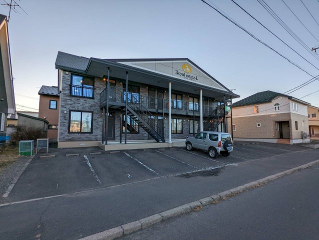 文苑2丁目　ロイヤルエステートLの外観|公園目の前