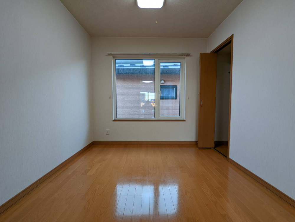 文苑2丁目　ロイヤルエステートLの洋室|2階の写真