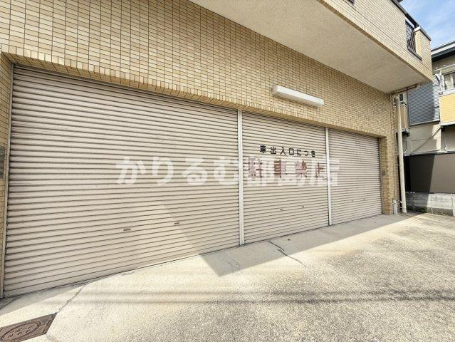 ハイツしらゆりの駐車場