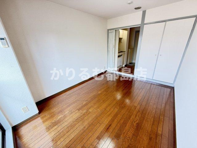 ハイツしらゆりの居間・リビング