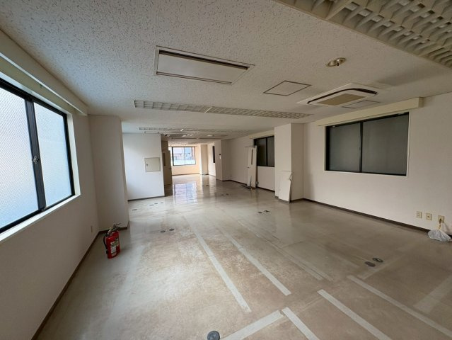 松ロイヤルビルの内装