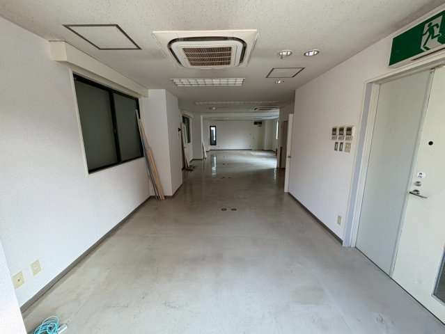 松ロイヤルビルの内装