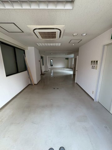 松ロイヤルビルの内装