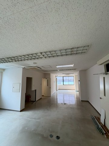 松ロイヤルビルの内装