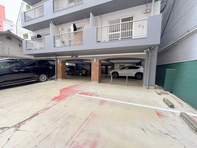 マンションFujiの駐車場