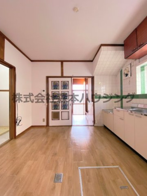 【居間・リビング】 | 　門真市柳田町13戸建貸家 | きれいな居間です