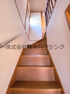 【内装】 | 　門真市柳田町13戸建貸家 | 室内階段部分です