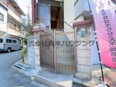 【エントランス】 | 　門真市柳田町13戸建貸家 | 清潔なエントランスです