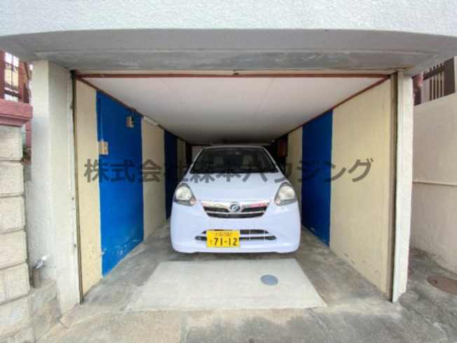 【駐車場】 | 　門真市柳田町13戸建貸家 | ダイハツミライースを停めたいイメージです