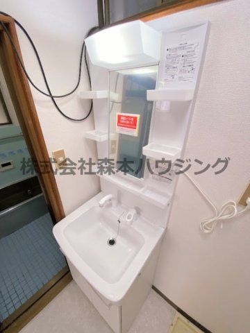 【独立洗面台】 | 　門真市柳田町13戸建貸家 | 朝の支度にも助かる、独立の洗髪洗面化粧台