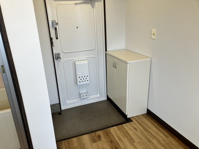 中村ビルの玄関