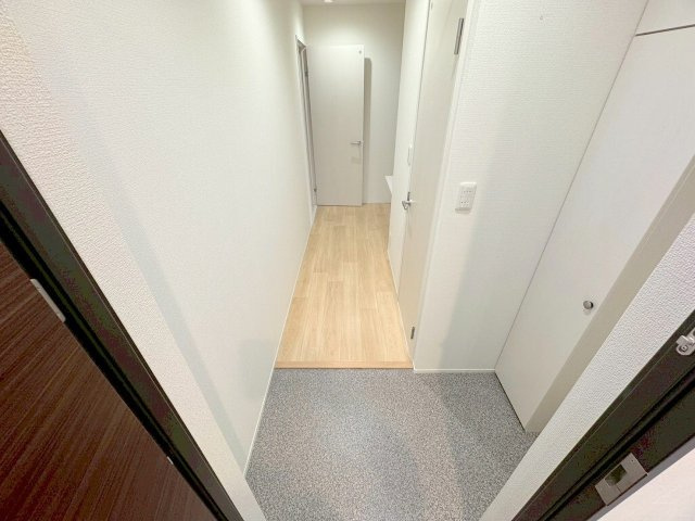 震雲マンションの玄関