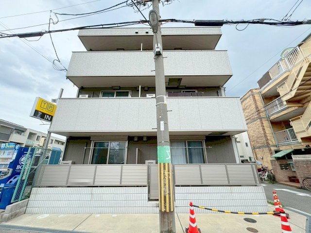 震雲マンションの外観