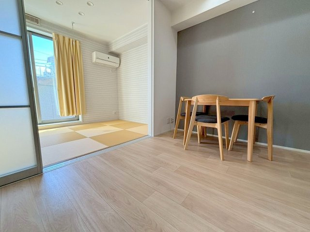 震雲マンションの居間・リビング