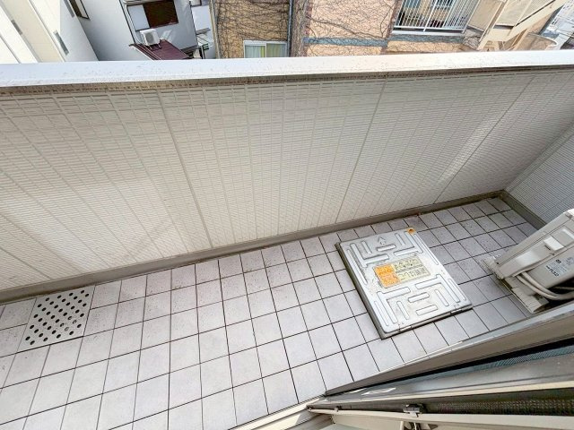 震雲マンションのバルコニー