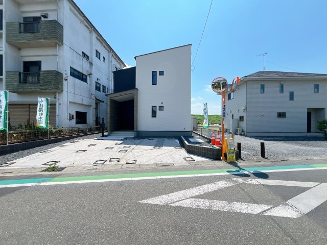 熊谷市久下　新築戸建の前面道路含む現地写真|ぜひ現地にて、実際の建物・街並み・日当たり等ご確認下さい♪お問い合わせはお気軽に☆　TEL「0120-466263」