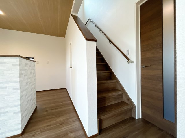 熊谷市久下　新築戸建のその他|リビング階段！