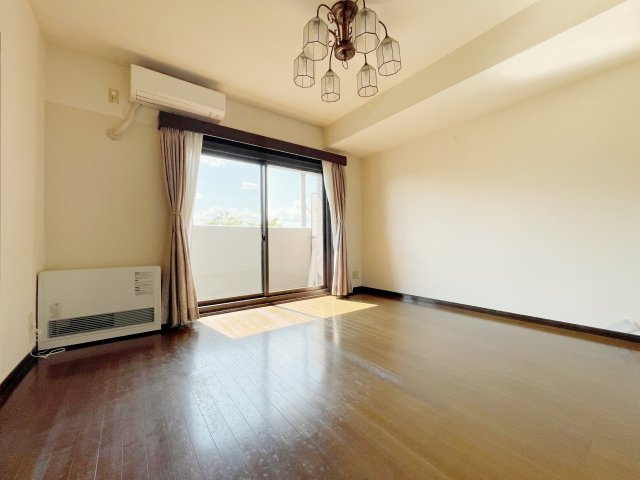 ライオンズマンション郡山荒池公園の洋室