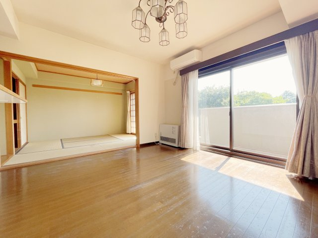 ライオンズマンション郡山荒池公園の居間・リビング