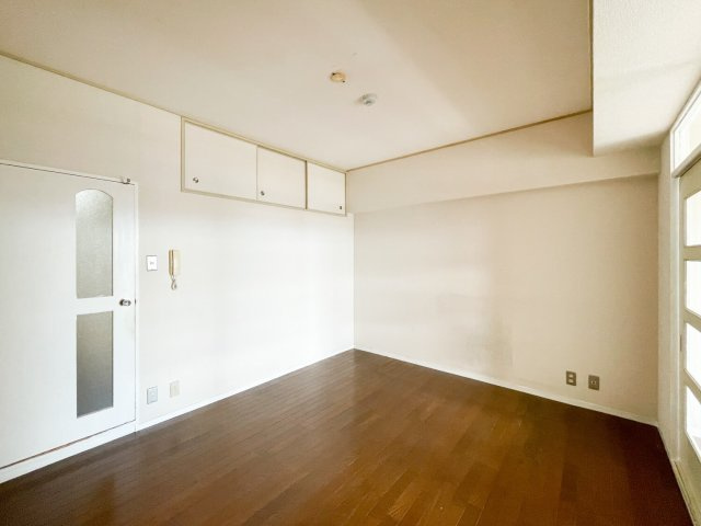 逆瀬川パークマンションの居間・リビング