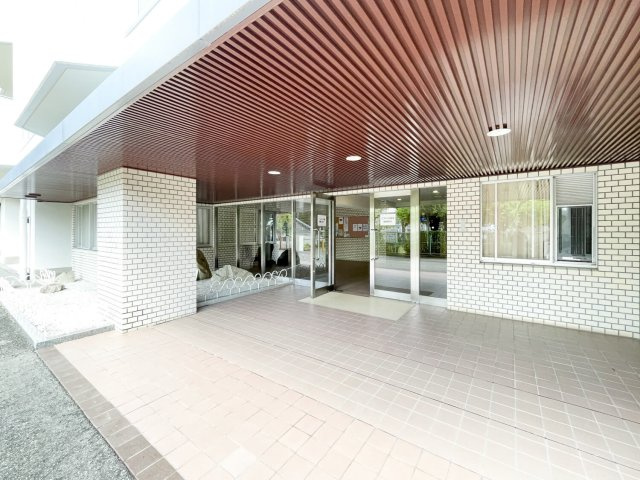 逆瀬川パークマンションのエントランス