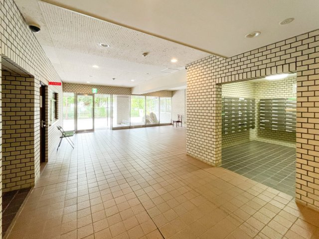 逆瀬川パークマンションのエントランス