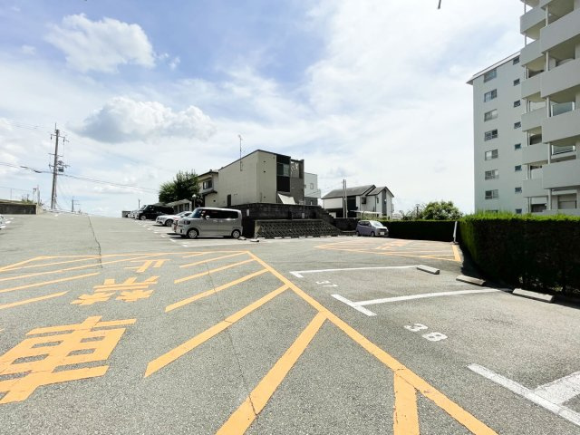 逆瀬川パークマンションの駐車場